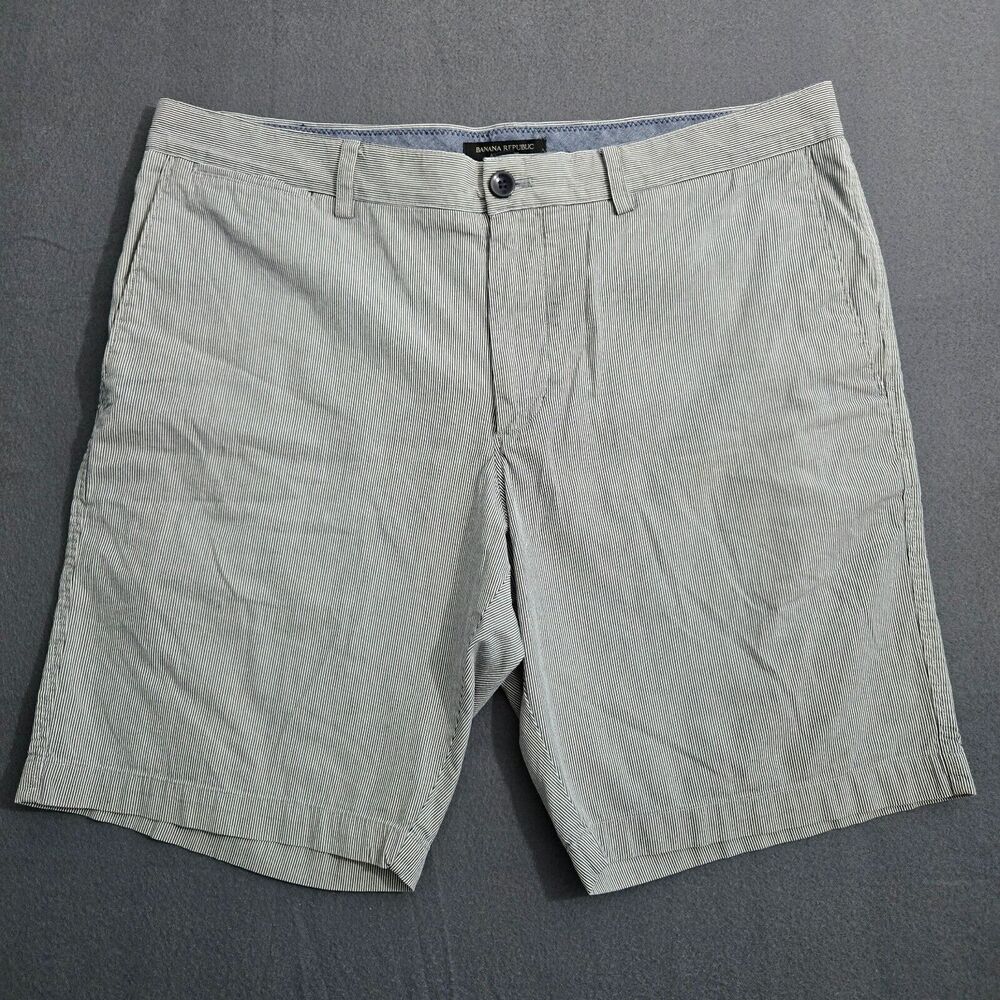 Banana Republic Gray Flat Front Men Shorts